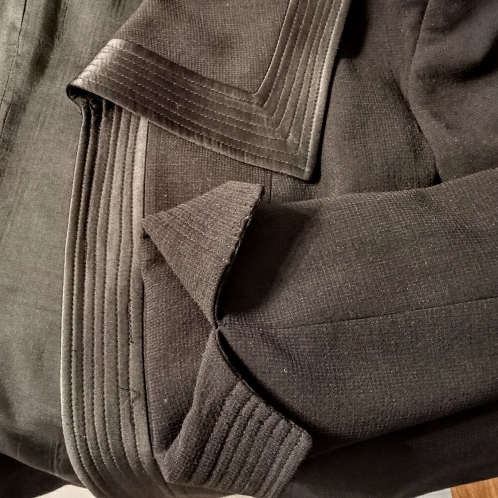 Perla de Pari Black Crepe Satin Trim Coat Jacket - Picture 5 of 5